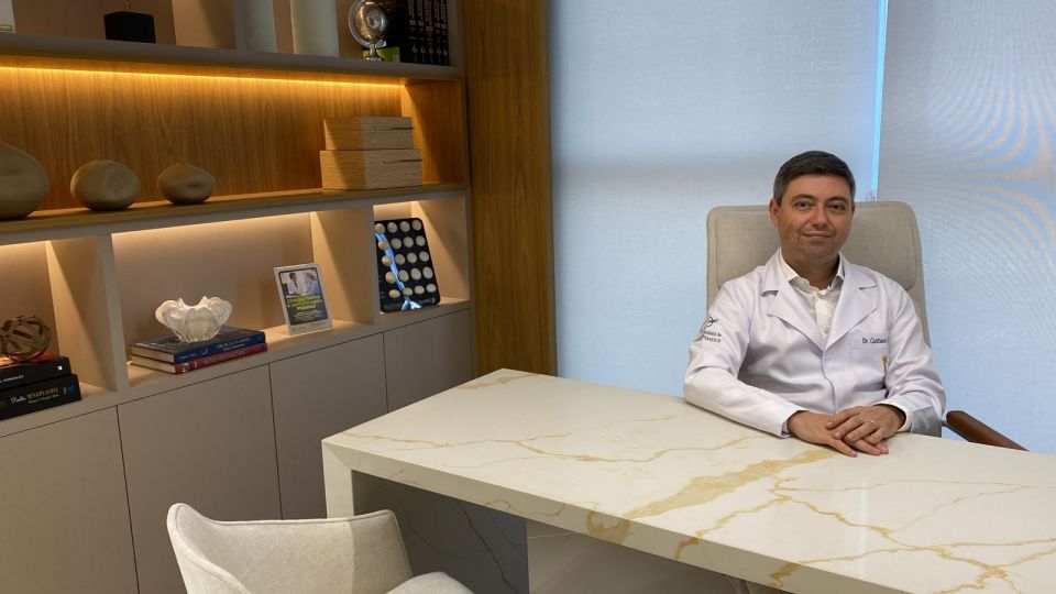 Dr. Gustavo Colonheze - Cirurgio Plstico -