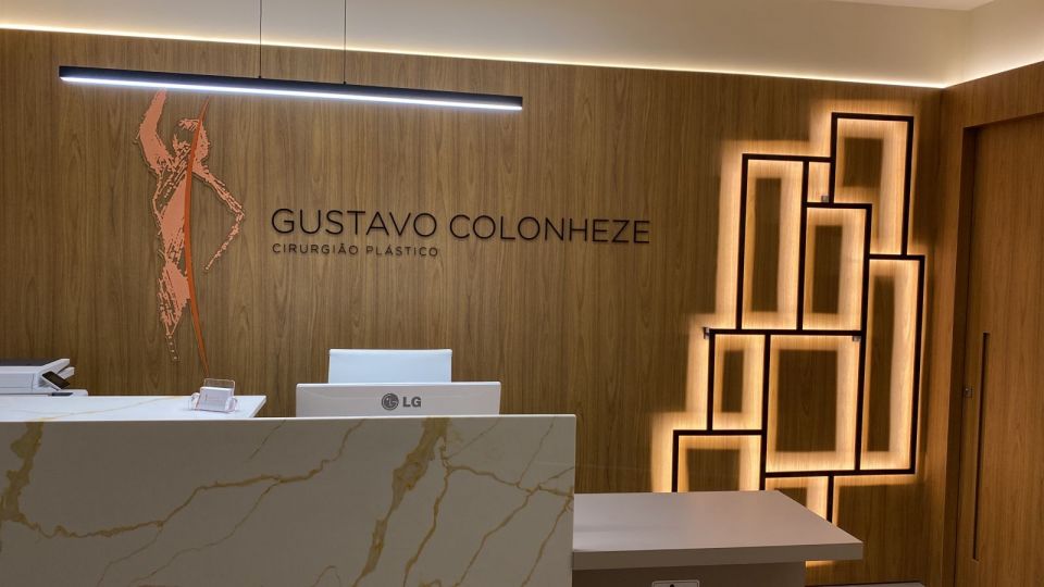 Dr. Gustavo Colonheze - Cirurgio Plstico Sobre A Clínica 49 3340-1880 | 49 9 9139-1513 Avenida Fernando Machado, 141E - Sala 105 Edificio IL Centenário Centro - Chapecó/SC - CEP: 89.802-112 